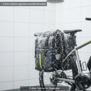 E bike tasche wasserdicht – Im Test bei starkem Regen, das Wasser perlt von der Oberfläche ab.